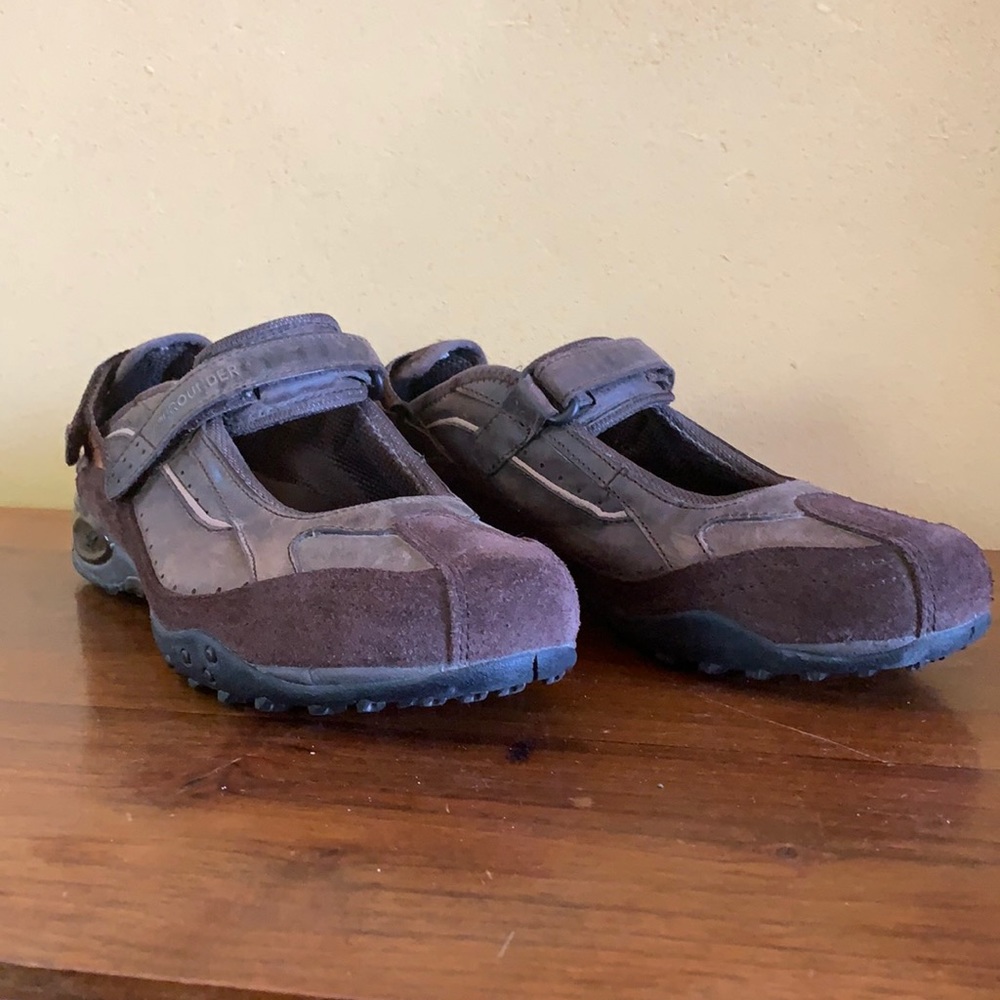 All rounder shoes size 8